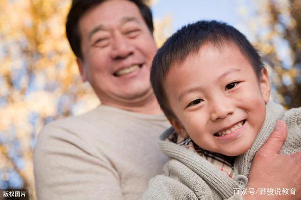 中学生优秀作文:《我最钦佩的人》,不以善小而不为 1