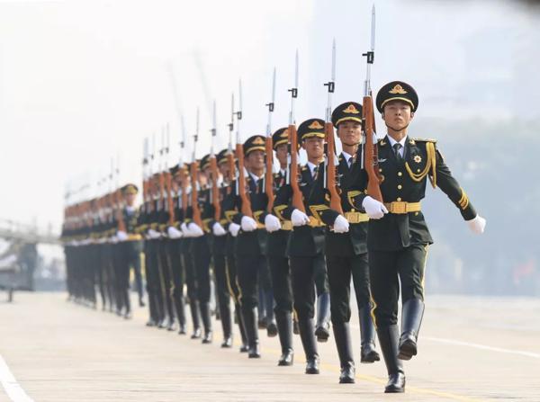 又美又飒！阅兵后，河南名师手把手教你写观后感作文