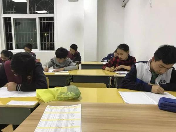 第十三届“冰心作文奖”湖南赛区复（决）赛现场作文大赛圆满结束！ 9