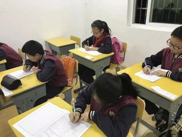 第十三届“冰心作文奖”湖南赛区复（决）赛现场作文大赛圆满结束！ 8