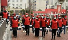 那些红马夹们 抗疫作文900字