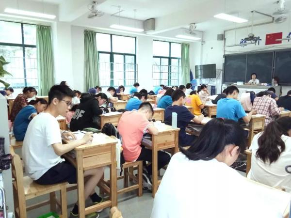 第十三届“冰心作文奖”湖南赛区复（决）赛现场作文大赛圆满结束！ 7