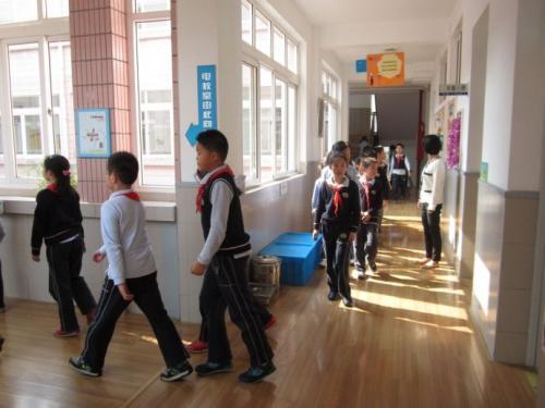 小学生作文太直白,让爸爸“尴尬脸红”,老师批语:别啥都让娃看 3