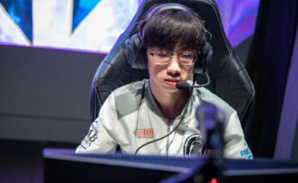 LPL：宝蓝将韩服ID改成一串字母，网友解读后，我向你道歉 3
