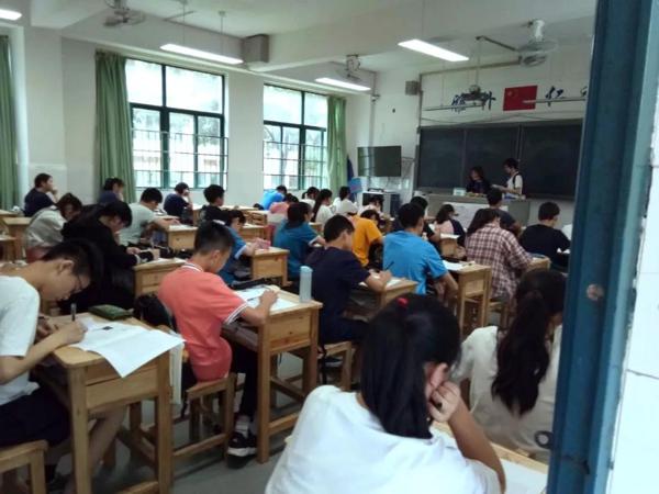 第十三届“冰心作文奖”湖南赛区复（决）赛现场作文大赛圆满结束！ 6