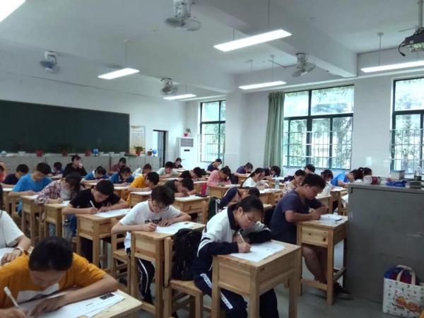 第十三届“冰心作文奖”湖南赛区复（决）赛现场作文大赛圆满结束！ 5