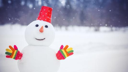 雪地里的雪人与欢笑_600字
