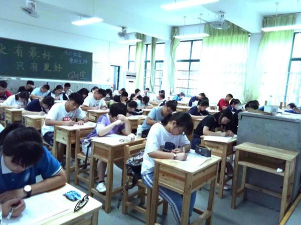 第十三届“冰心作文奖”湖南赛区复（决）赛现场作文大赛圆满结束！ 4