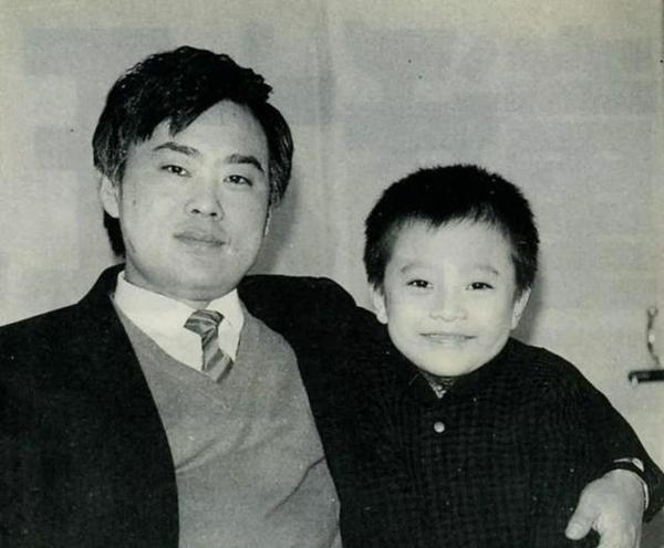 童话大王郑渊洁帮儿子写作文被给0分,自己教育儿子,结果如何? 2