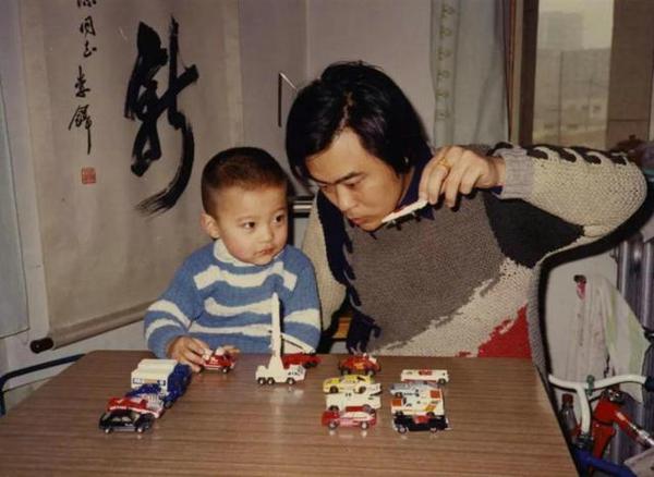 童话大王郑渊洁帮儿子写作文被给0分,自己教育儿子,结果如何? 1