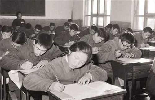 她是第一位高考文科女状元,作文仅差1分得满分,如今过得怎样? 3