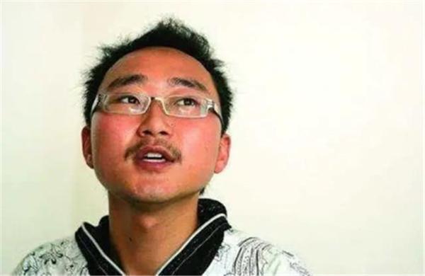 高考“奇人”:用甲骨文写作文只得6分,却被破格录取,后来怎样