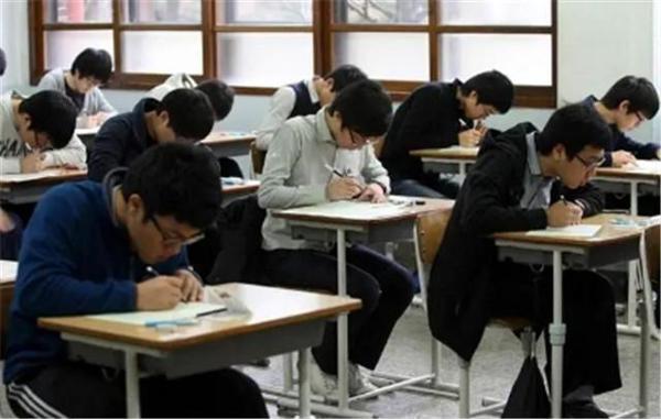 高考“奇人”:用甲骨文写作文只得6分,却被破格录取,后来怎样 1