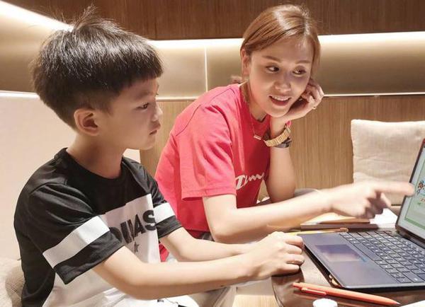 叶一茜分享小亮仔作文《我的妈妈》,爆料田亮旁听得羡慕又辛酸 5