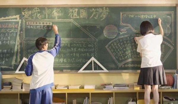 00后把“情书”当作文上交，老师看完后却打满分，网友：自愧不如 2