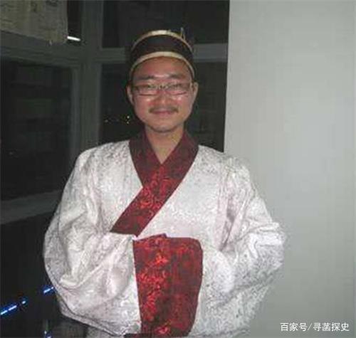 高考鬼才黄蛉,以6分甲骨文作文,破格录入985院校,现况如何? 1