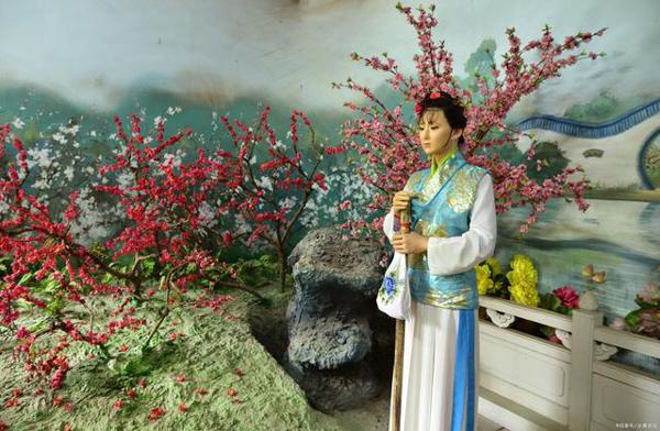五年级下学期作文入门:把一个人的特点写具体 5