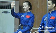 2013年《开学第一课》女航天员王亚平授课观后感_300字