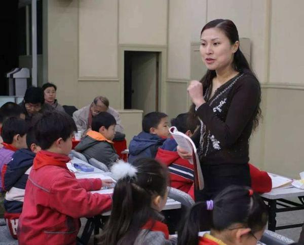 小学生作文《孤独》火了,仅三行字却获老师赞赏,网友:太有才了