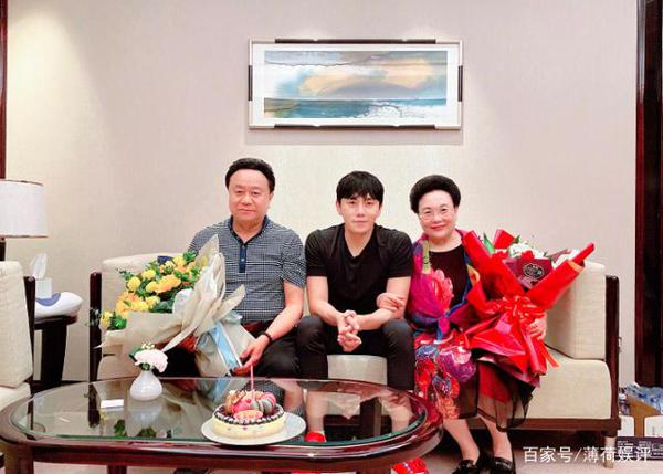 秦昊43岁生日,伊能静再现小作文送祝福,粉丝表示这才是生活 4