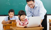 原创 初中生优秀作文：《老师，我想为您摘一朵花》