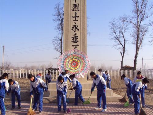 祭扫烈士墓 清明节作文700字