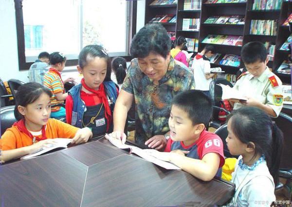孩子的作文成绩要提高,必须解决2个问题,用4招 5