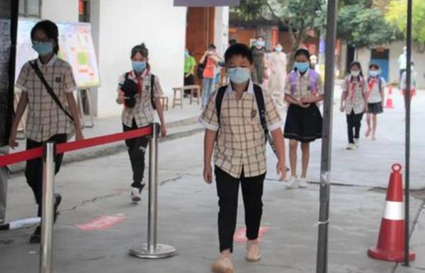 小学生作文《不平凡的假期》火了!网友:别人家的孩子