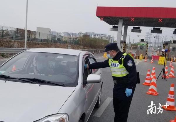 “爸爸在一线忙,我不敢去打扰他”顺德警娃写作文给警爸加油