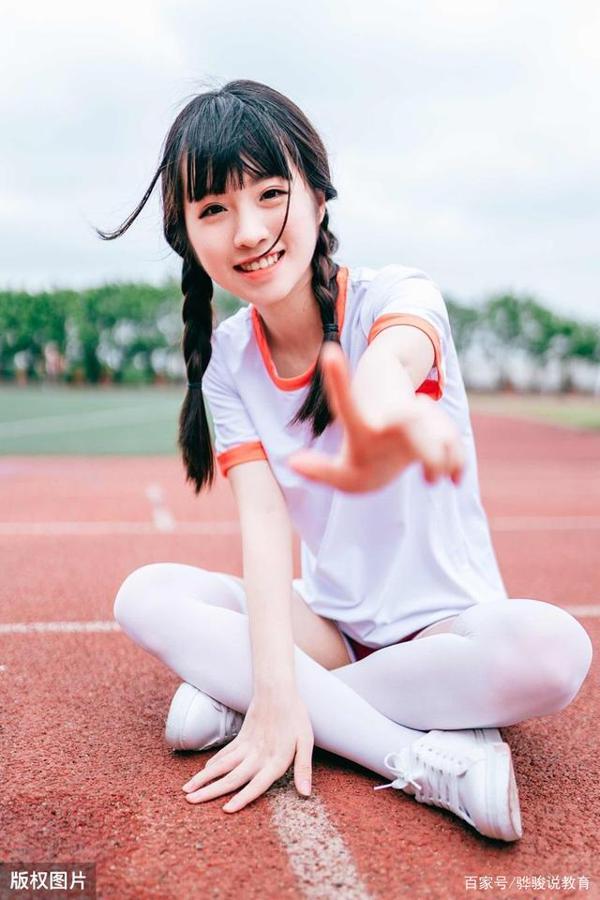 中学生优秀作文：《少女武汉》，回眸一笑百媚生 2