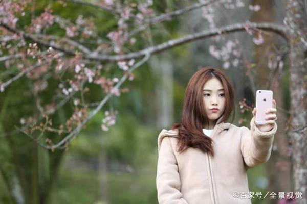 中学生优秀作文：《少女武汉》，回眸一笑百媚生