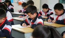 小学生作文只写了“8个字”，老师建议“另谋高就”，有才！