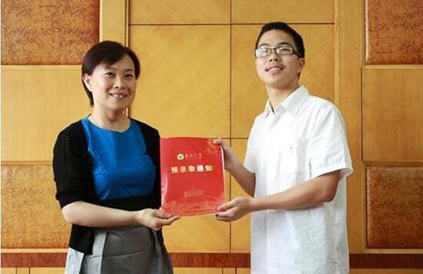 它以古文写高考作文,有30字专家都不认识,后被多所高校抢着录取 1