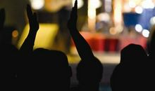 2012浙江高考满分作文：坐在路边鼓掌的人_650字