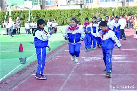小学生作文火了,吐槽名字笔画太多不敢犯错,网友称念不出这名字