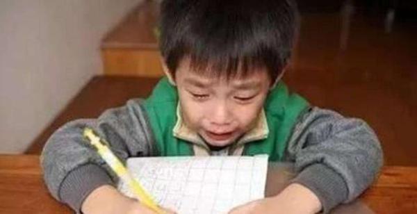 小学生作文“我的妈妈”,班主任笑到手抖:敢拿回家签名吗 5