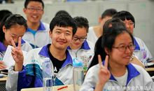 十年前高考作文只得6分，却被985大学破格录取的黄蛉，他现状如何