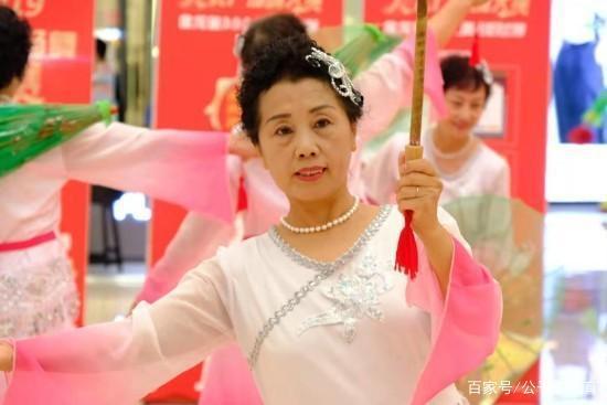 2020年高考作文预测,火遍大街小巷的广场舞,值得考生思考 1