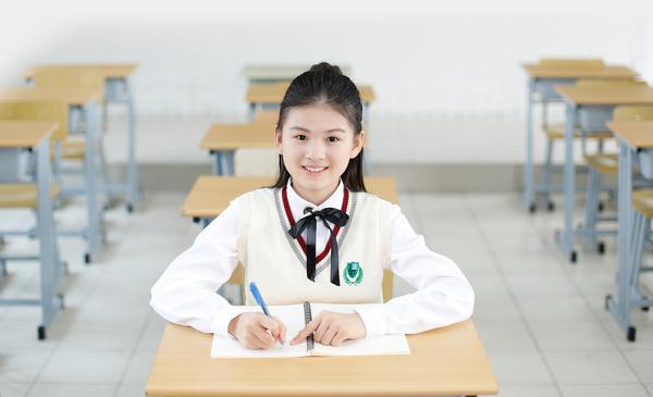原创 高考作文预测、优秀作文点评：《立文明之法，行道德自由》 1