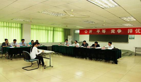 大学专业面试自我介绍