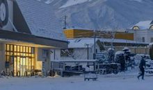 中韩双语小作文：两个年轻人