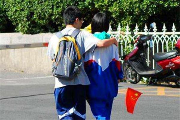 初三女生写作文大谈爱情,引来无数点赞,爸爸:以后找对象不管了 3