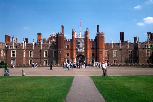 英国金斯顿大学硕士申请条件