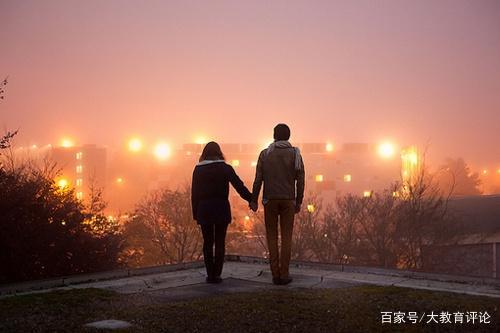 初三女生写爱情的作文《原来我们不懂爱》，爸爸妈妈看了都很高兴