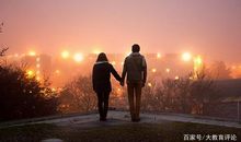 初三女生写爱情的作文《原来我们不懂爱》，爸爸妈妈看了都很高兴