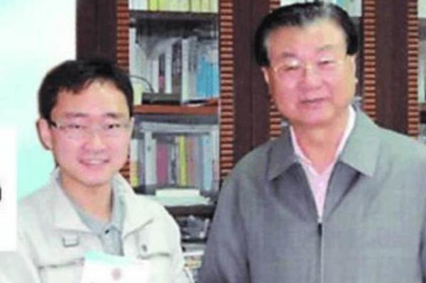 因用甲骨文写高考作文,黄蛉得幸入川大,却被指导老师批评太浮夸 3
