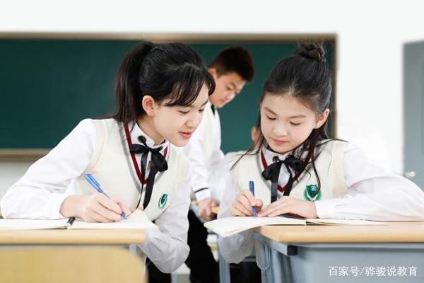 高考作文预测、作文点评:《文明花开,重在宣讲》