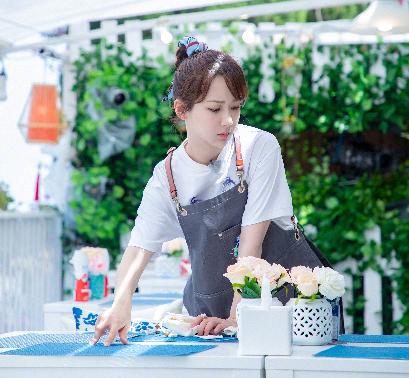 《中餐厅3》完美收官,杨紫泪洒当场,事后发布小作文讲真情 2