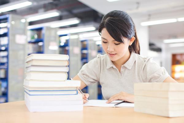 原创 高考作文模拟、优秀作文展示：《问候并感谢环卫工人的倡议书》