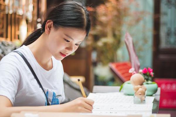 原创 孩子写好作文，除了笔动还要感动，以情感人法让孩子作文脱颖而出